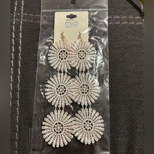 NWT Mai Collection Long light Pink Lace Daisy earrings